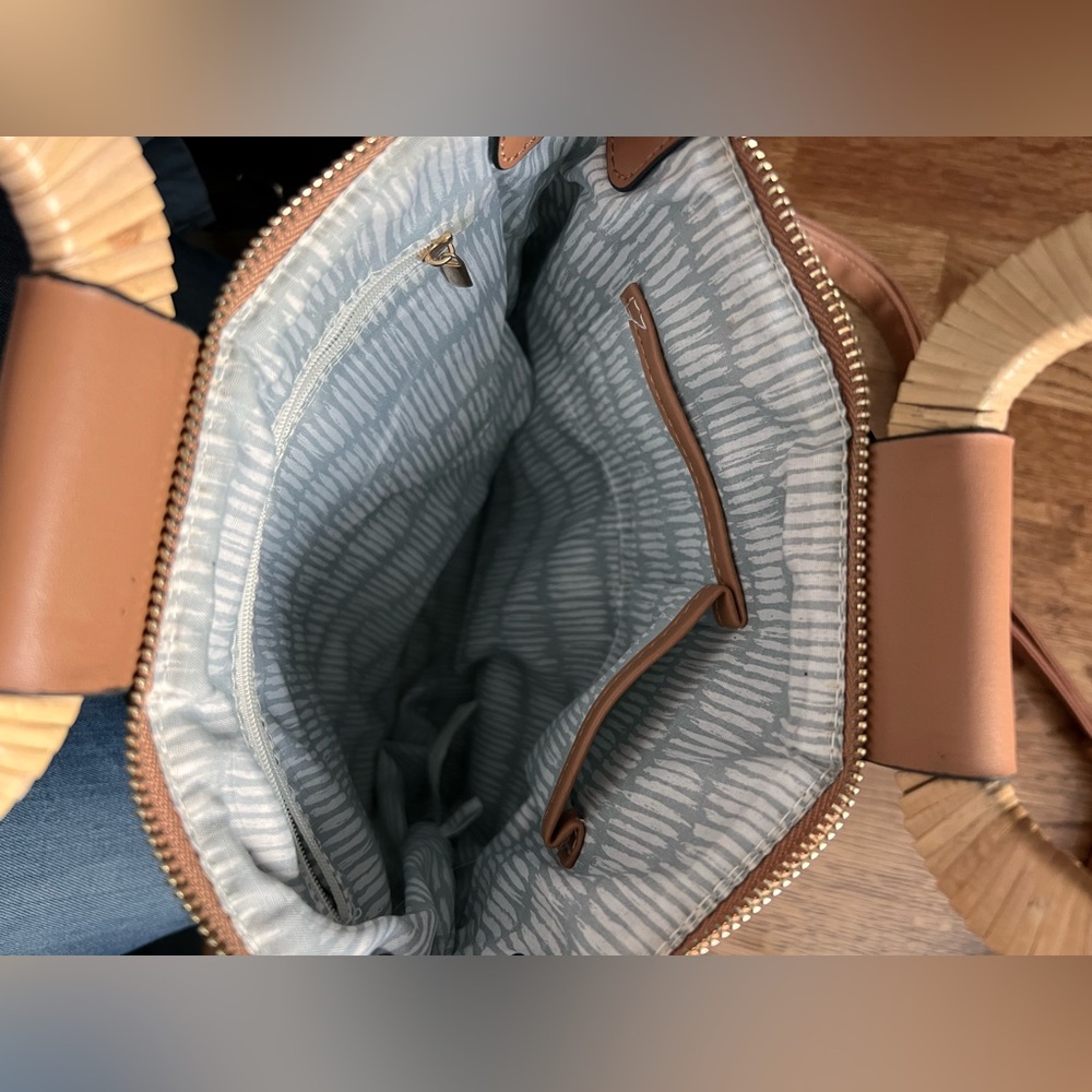 Summer Tan Crossbody/backpack - Picture 3 of 3